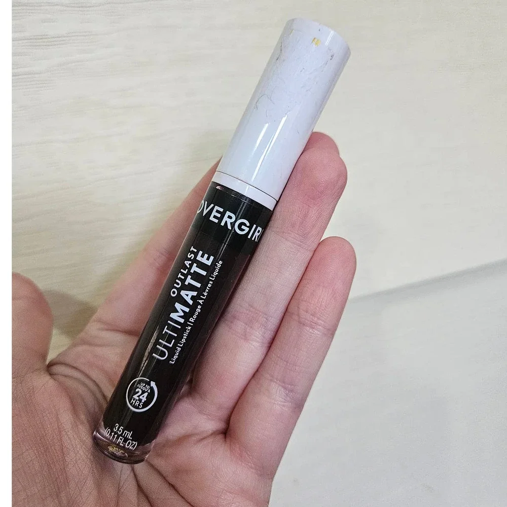 CoverGirl Outlast Ultimatte Liquid Lipstick 155 Noir & Forever